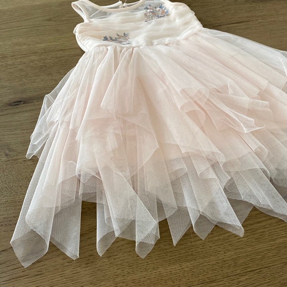 Pinkish layered dress with flower embroidery! May be size 4-6 - Picture 2 of 9